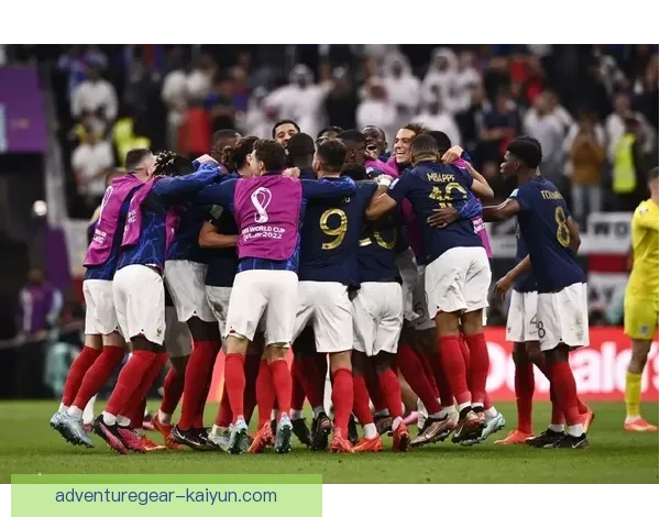 阿尔瓦雷斯家庭背景带来的影响与他在球场上的持续表现值得关注